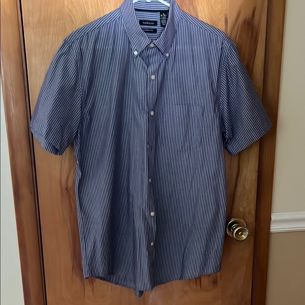 VanHeusen Classic Fit Short Sleeve Men’s Button-Down Shirt, Size M (15-15.5)